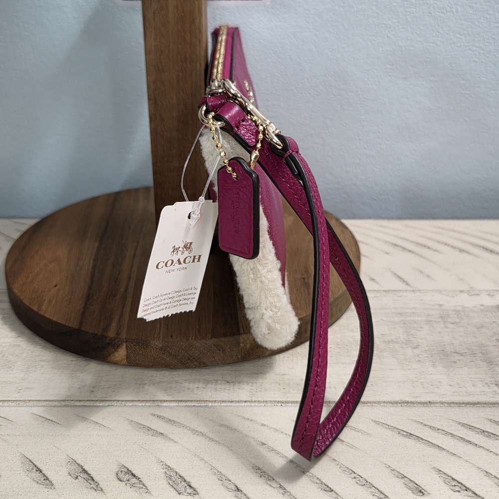 Coach wristlet in pebbled Pink leather with a shearling trim, NWT - Picture 7 of 15